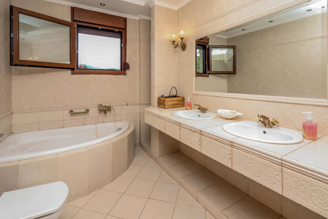 Suite Acropolis Serres Next To Center ภายนอก รูปภาพ